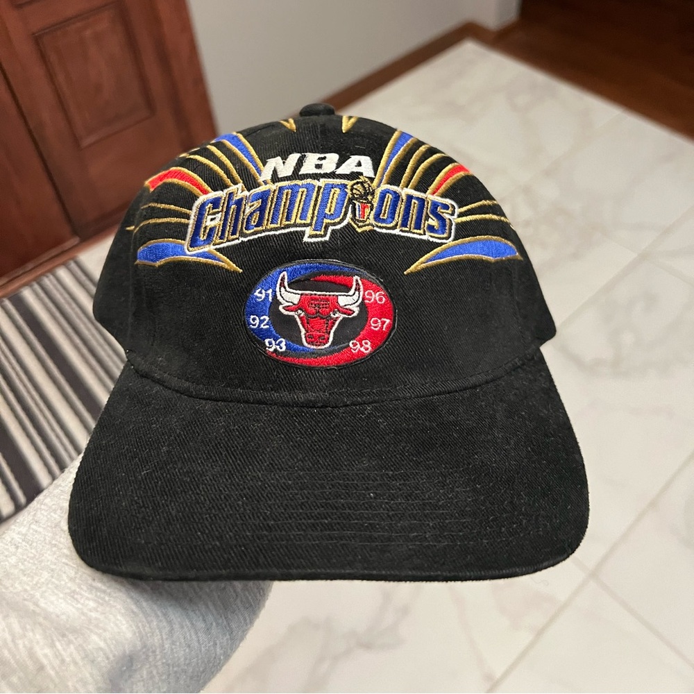 Vintage Chicago Bulls 1998 NBA Champions Starter Velcro back Hat